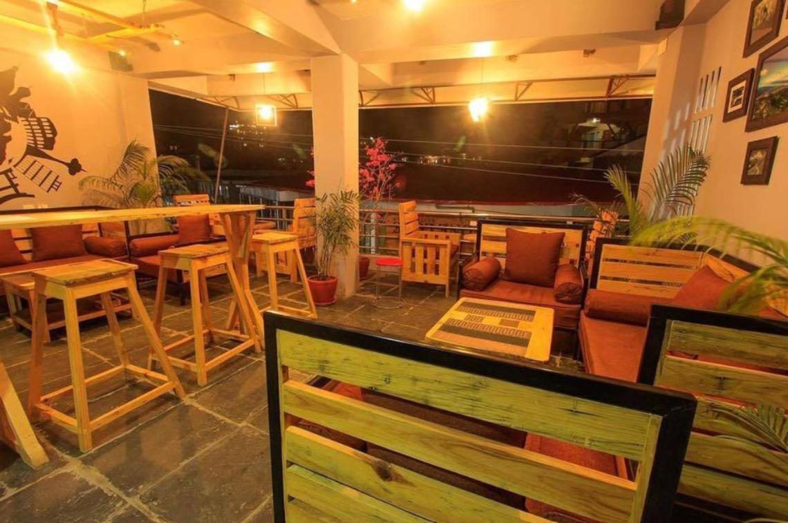 Paila Hostel Lakeside Похара Екстериор снимка