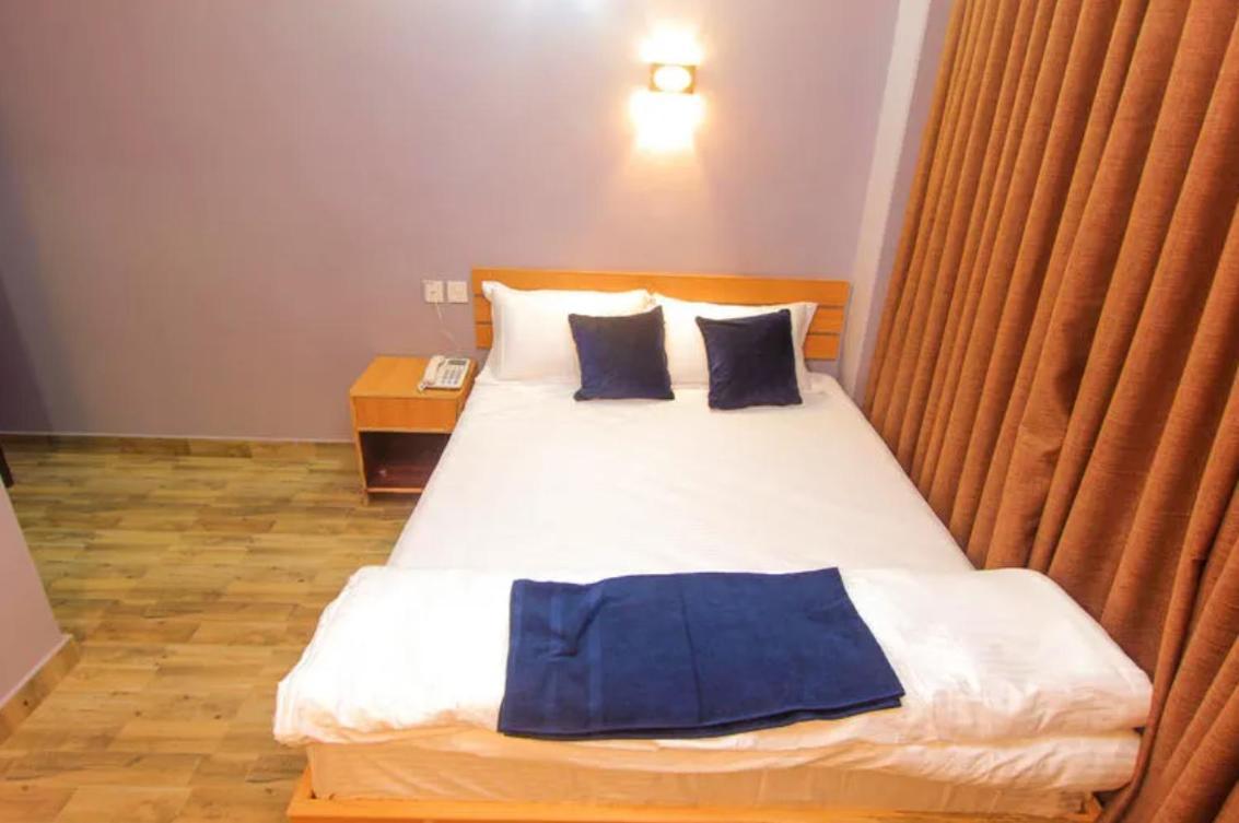 Paila Hostel Lakeside Похара Екстериор снимка