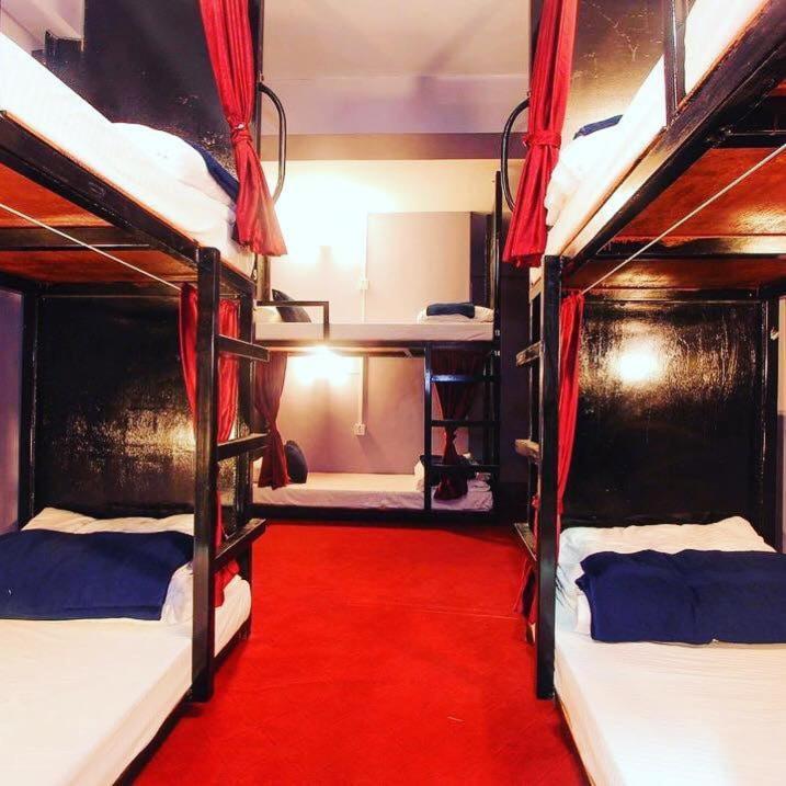 Paila Hostel Lakeside Похара Екстериор снимка